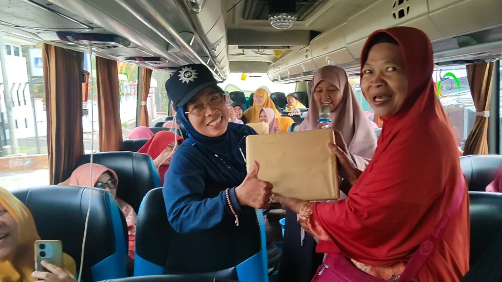 Penyerahan Hadiah Perlombaan dalam ACC PDA Sragen