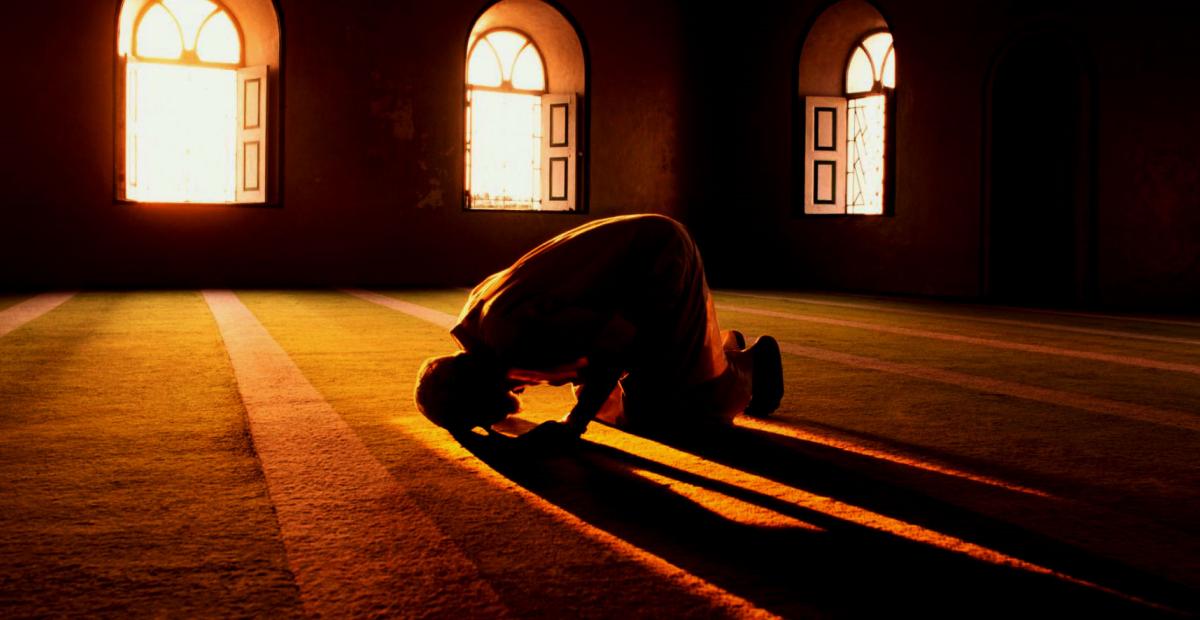 SHOLAT: MENEGAKKAN TIANG, MERAJUT KEBERSAMAAN ILAHI