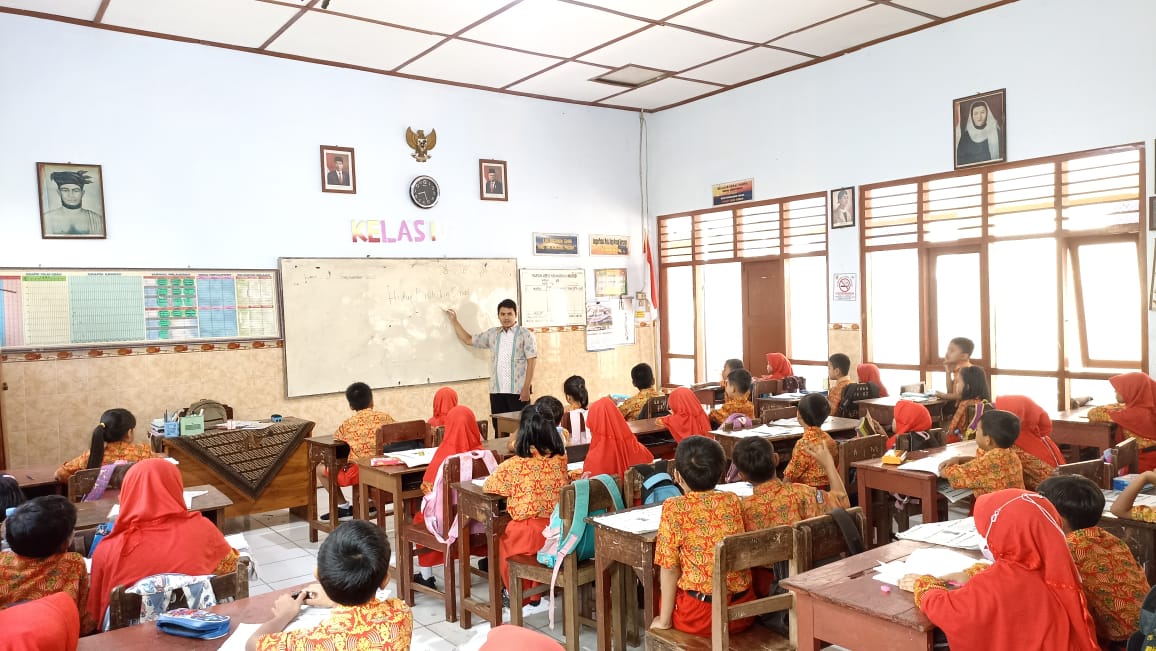 Adab di Atas Ilmu: Menghormati Guru sebagai Pewaris Para Nabi