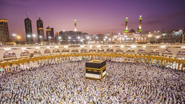 HAJI: MENUNAIKAN HAK ALLAH, MENJEMPUT KEMABRURAN ABADI